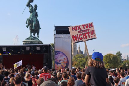 S.26 Klima und Emotionen Klimastreik c) Frank Jödicke.jpg